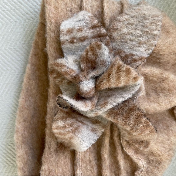 Lafenice Wool Hat Italy Flower - Picture 7 of 7